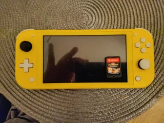 Nintendo Switch Lite Giallo + Accessori