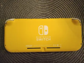 Nintendo Switch Lite Giallo + Accessori