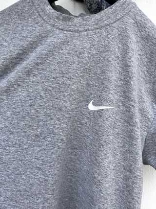 Camiseta Nike gris manga corta