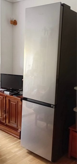 Frigorífico Samsung Combi Inox 2m 390L Smart IA