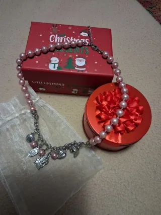 Collana girocollo con ciondoli