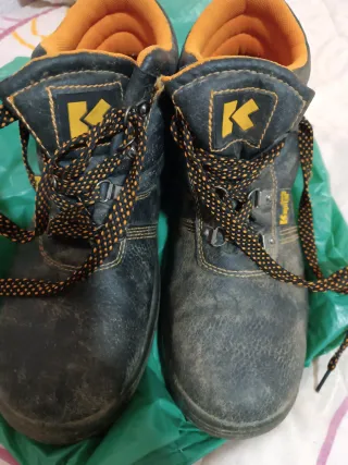 Botas de seguridad Kapital negras y naranjas