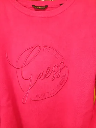 Maglia Guess lana rasata rosa  Veste perfettamente