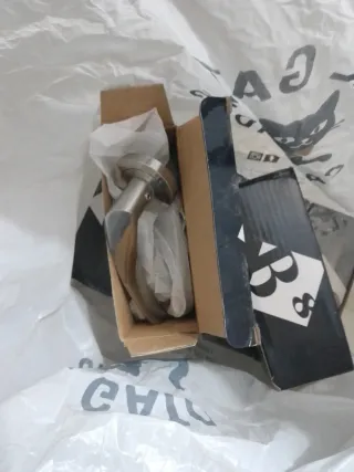 Manivelas de puerta nuevas