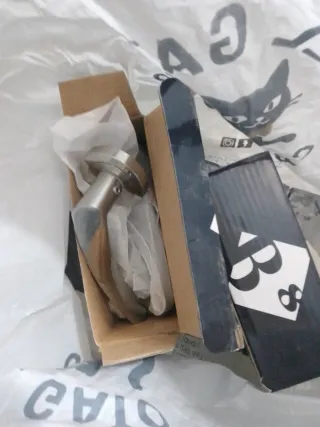 Manivelas de puerta nuevas