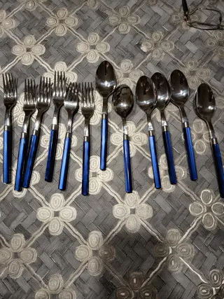 Set posate blu e argento