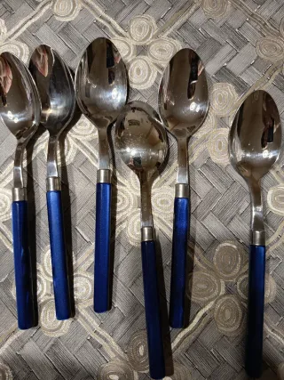 Set posate blu e argento