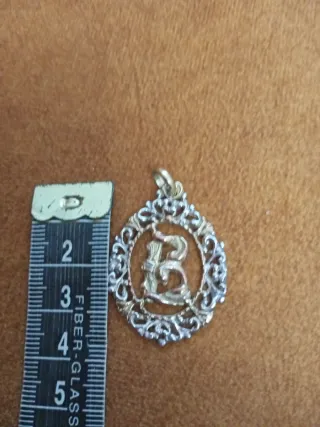Colgante antiguo letra B