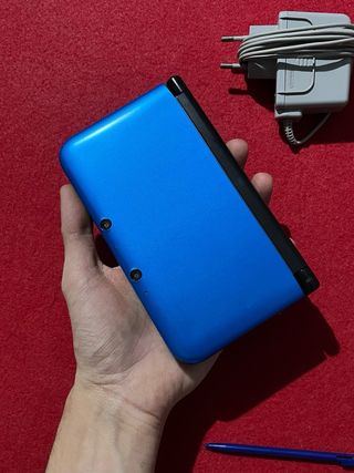 Nintendo 3DS XL con caricabatterie