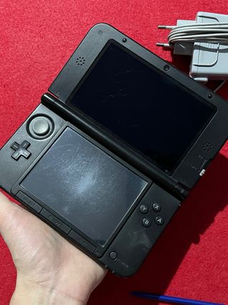 Nintendo 3DS XL con caricabatterie