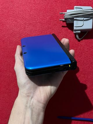 Nintendo 3DS XL con caricabatterie