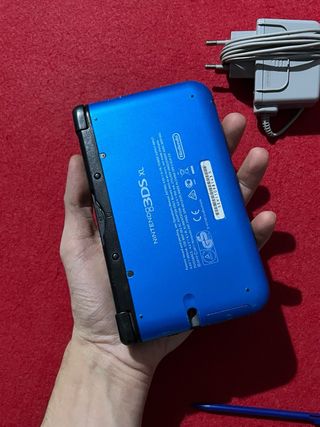 Nintendo 3DS XL con caricabatterie