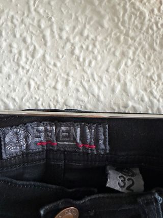 Pantalones vaqueros negros ajustados