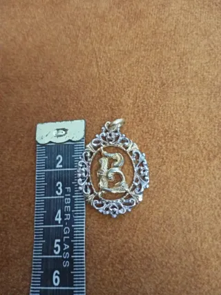 Colgante antiguo letra B