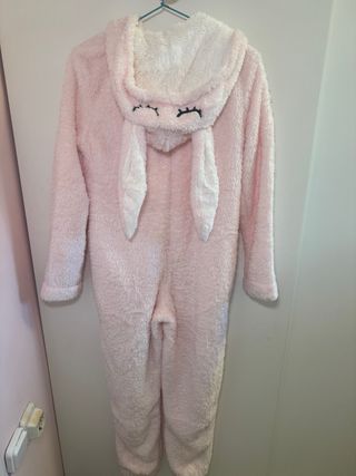 Mono pijama Etam con orejas de conejo