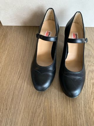 Zapatos de baile de piel negros con punteras