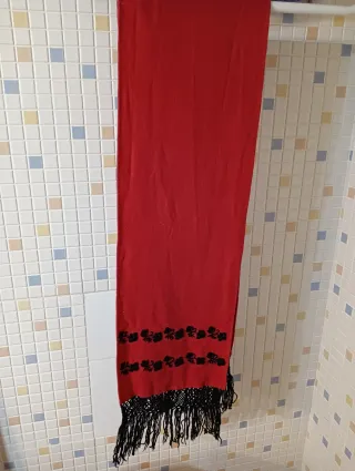 Bufanda lana bordada terracota bordados en negro