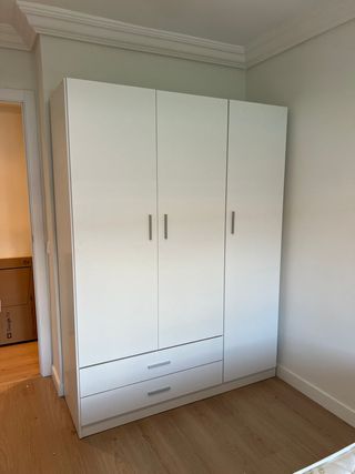 Armario 150x200cm 3 puertas 2 cajones