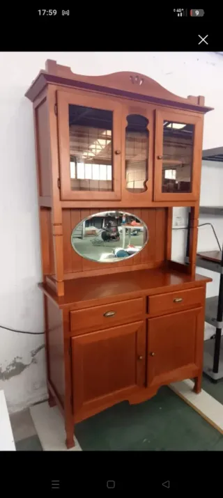 Alacena  de madera con espejo