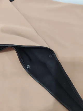 Poncho reversible beige y negro con