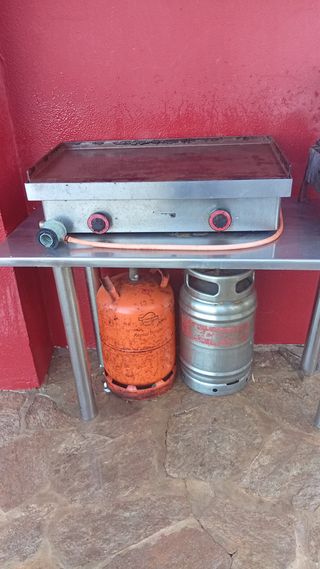 Plancha de gas de 80 cm incluido mesa de inoxidab