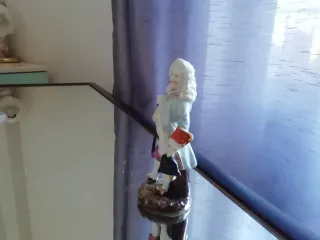 Statuina porcellana antica