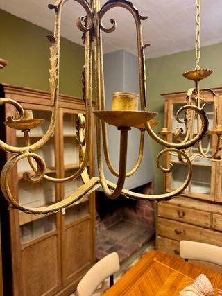 Coppia di lampade antiche in ferro battuto. Pan di Oro