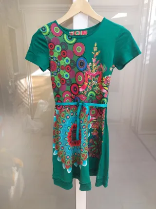 Confezione di 8 vestiti e magliette Desigual/Benetton/Blue