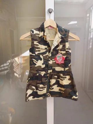 Confezione di 8 vestiti e magliette Desigual/Benetton/Blue