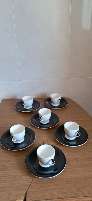 Juego de café porcelana blanco y negro.