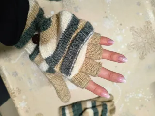 Conjunto gorro y manoplas a rayas