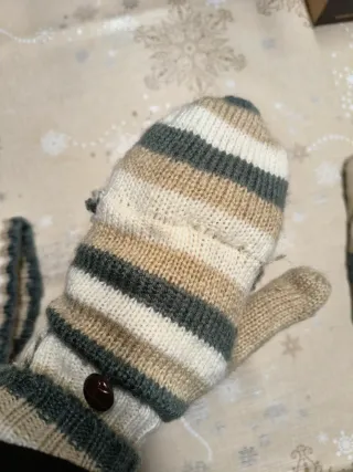 Conjunto gorro y manoplas a rayas