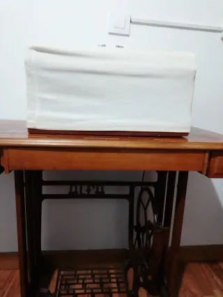 Máquina de coser Alfa antigua