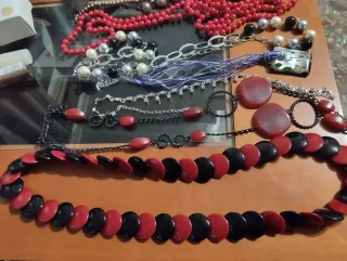 Lote di Gioielleria: Collane, Anelli, Orecchini