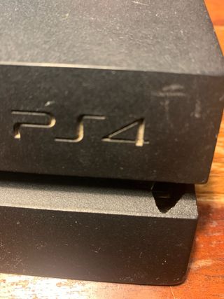 PS4 500GB con 2 mandos y 8 juegos