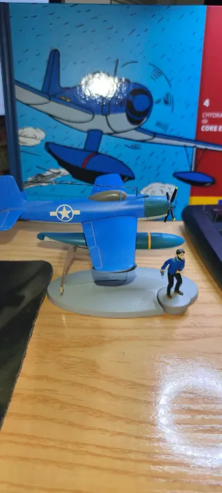 Avión Tintín modelo F-4 Corsair