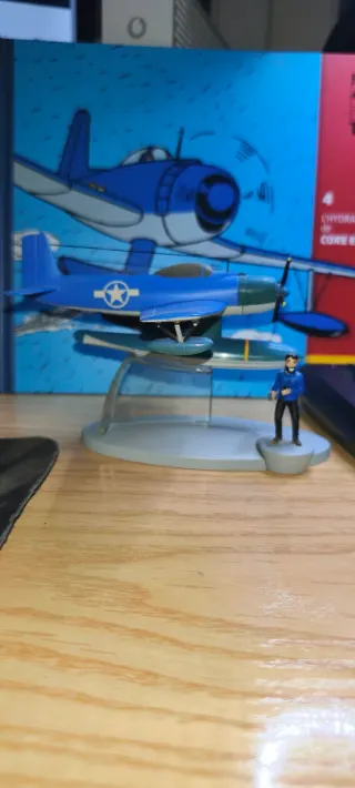 Avión Tintín modelo F-4 Corsair