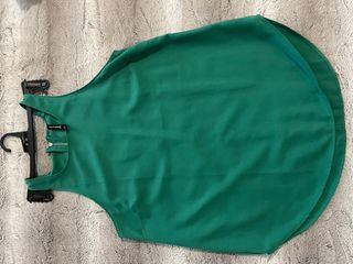 Camiseta Stradivarius verde tirante S