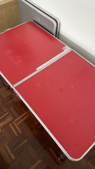 Mesa plegable camping roja y plateada