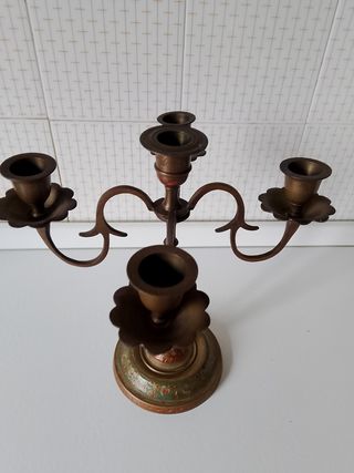Vecchio candelabro decorato