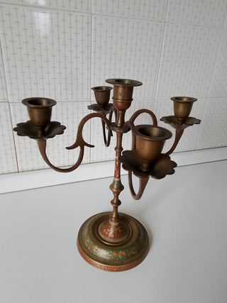Vecchio candelabro decorato