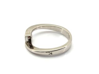 anillo oro 18k con piedra con diamante