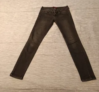 Pantalón vaquero pitillo Bershka negro Talla 36
