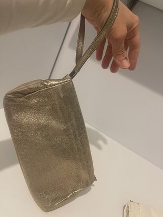 Pochette in pelle color oro