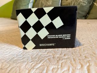 Fernando Alonso McLaren 2007 1/18 Minichamps