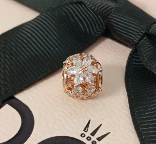 Charm Flor Circonitas Oro Rosa