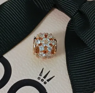 Charm Flor Circonitas Oro Rosa