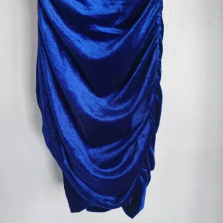 Vestido azul eléctrico fruncido glamour