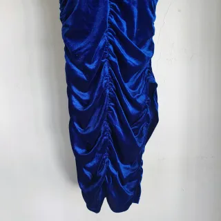Vestido azul eléctrico fruncido glamour