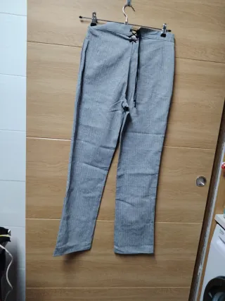 Pantalón gris de vestir nuevo